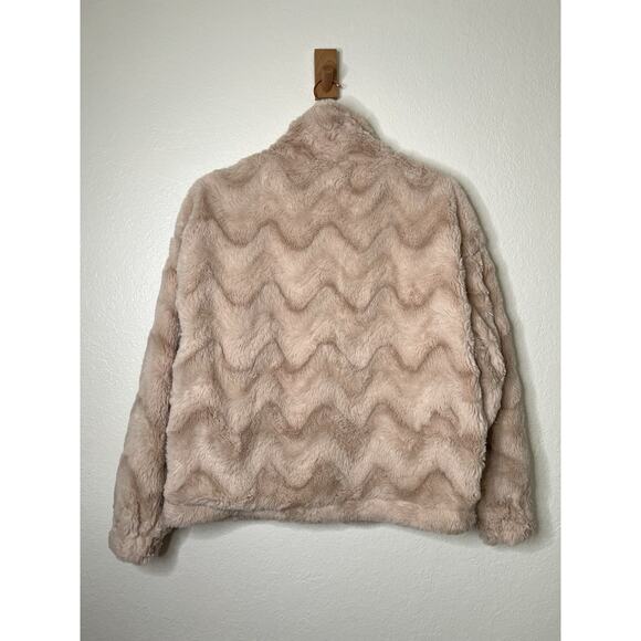Urban Outfitters Eva Cozy Faux Fur Jacket in Blush Pink Chevron Wave Size Medium - Picture 5 of 5